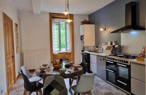 Neronde Cottage | Comfortable cottage in Néronde for 6 people with Wifi and garden