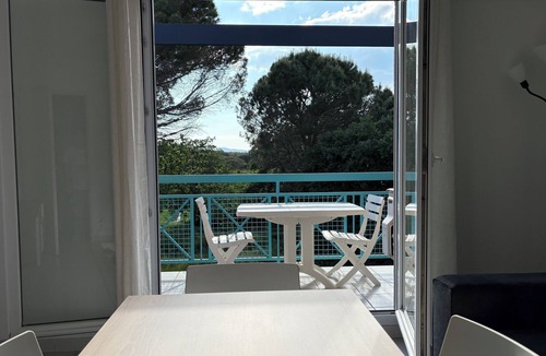 Miramar Apartment | Cosy apartment 200 metres from the beach on foot