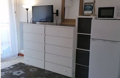 Cavalaire-sur-Mer Apartment | Cosy apartment for 4 people with A/C, WIFI, TV, terrace and pets allowed