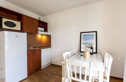 Le Verdon-sur-Mer Apartment | Cosy apartment for 6 guests with pool, WIFI, TV, terrace and pets allowed