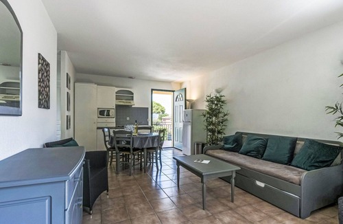 Cote d'Azur- French Riviera Apartment | Cosy apartment for 4 guests with WIFI, pool, TV, terrace, pets allowed and panoramic view