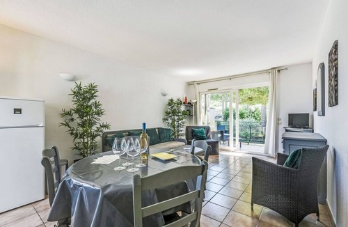 Cote d'Azur- French Riviera Apartment | Cosy apartment for 4 guests with WIFI, pool, TV, terrace, pets allowed and panoramic view