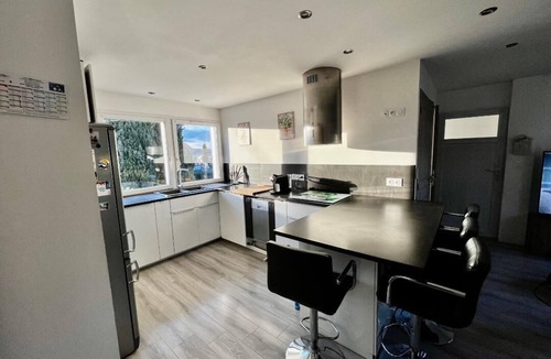 Saint-Chamas Apartment | Cosy apartment, 100 m from beaches, quiet area with outside, air conditioning, wifi & parking