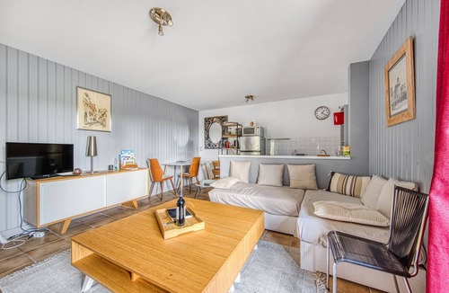 Arveyres House | Cottage 'Échappée Bel' with Shared Terrace, Shared Garden and Wi-Fi
