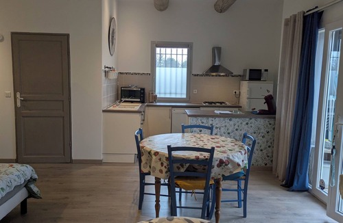 Cabrieres-d'Avignon Apartment | Cottage in Provence Luberon with swimming pool