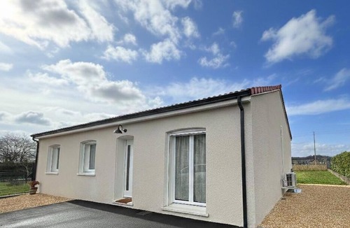 Cusset Cottage | Cottage, pets, parking - 6 guests