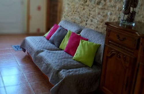 Reignac Apartment | Country house 5 minutes from the Citadelle of Blaye and Bordeaux vineyards