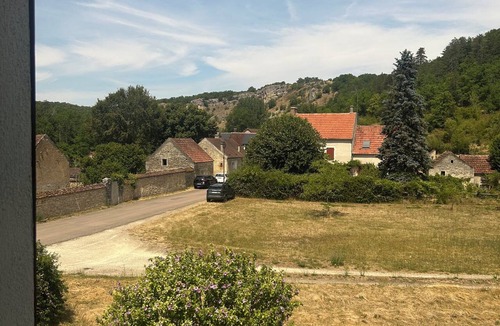 Saint-More House | Country house in a quiet village with hiking trails