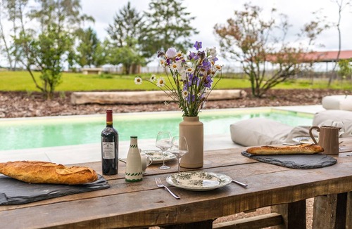Vieux-Mareuil Villa | Country House 'Le Domaine De La Férédie' with Private Pool, Wi-Fi, and Air Conditioning