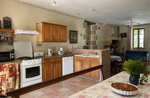 Souvigny Cottage | Countryside cottage with pool and Wifi in Souvigny