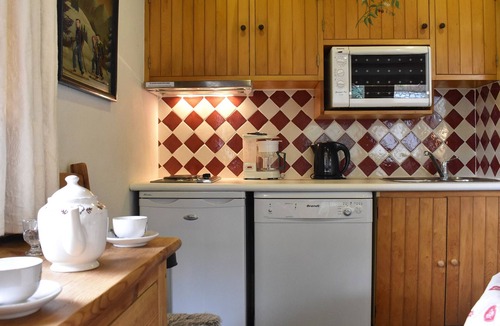 Meribel Apartment | Cozy 2-Room Apartment Near Ski Lifts, Bus Stop & Restaurants - Sleeps 4