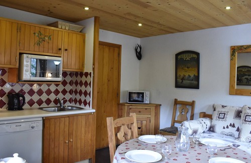 Meribel Apartment | Cozy 2-Room Apartment Near Ski Lifts, Bus Stop & Restaurants - Sleeps 4