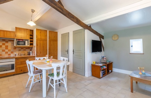 Saint-Cernin-de-lHerm Ski Chalet | Cozy Chalet in Saint-Cernin-de-l'Herm – Nature, Shared Pool & Relaxing Stay for 4 Guests