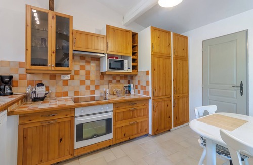 Saint-Cernin-de-lHerm Ski Chalet | Cozy Chalet in Saint-Cernin-de-l'Herm – Nature, Shared Pool & Relaxing Stay for 4 People