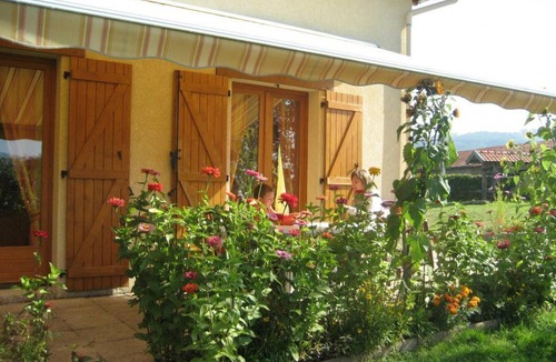 La Tuiliere Cottage | Cozy rental with garden, fireplace, and pet-friendly near Roanne