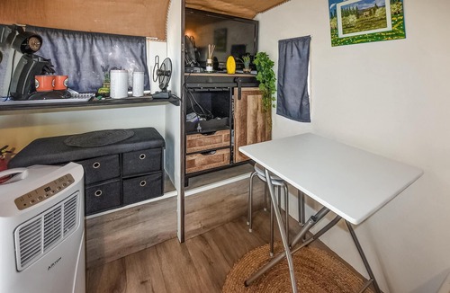 Pernes-les-Fontaines House | Cozy (sta)caravan in Pernes-les-Fontaines