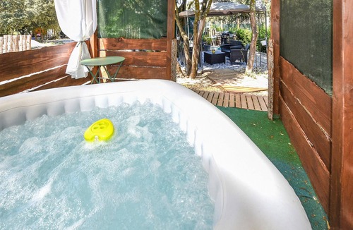 Pernes-les-Fontaines House | Cozy (sta)caravan in Pernes-les-Fontaines