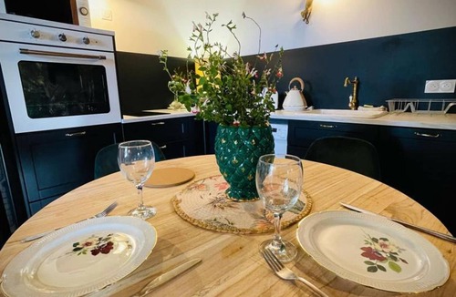 Montaigu-le-Blin Apartment | Cozy studio with garden and spa in Montaigu-le-Blin