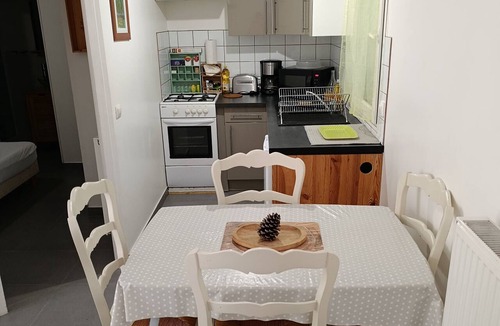 Gujan-Mestras Apartment | Cozy vacation rental in the Arcachon Basin for 2–3 people: peaceful setting, amenities, and beaches