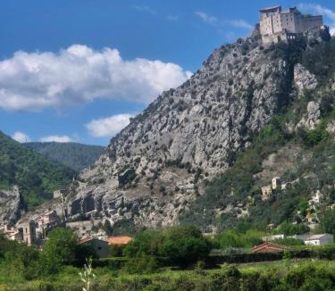 Entrevaux Apartment | Dans les oliviers de Titi et Bernard