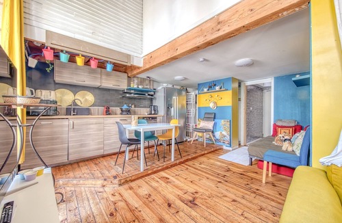 Capucins - Victoire Apartment | Dari Apartment – Elegant Getaway in the Heart of Bordeaux