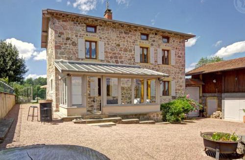 Belmont-de-la-Loire House | Deux gîtes confortables avec cheminée et piscine commune, animaux admis, pour 13 personnes - FR-1-496-140