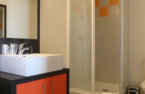 Chevilly-Larue Hotel | Double Studio Close to Tramway, Shopping Centers and Paris Sightseeing