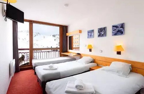 Arc-2000 Hotel | Essentiel 3 Adults Room - Unbeatable View