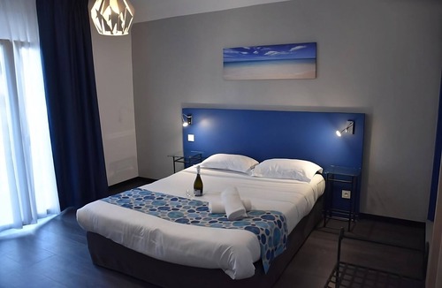 Six-Fours-les-Plages Hotel | Exceptional Beachfront Stay Near Sanary Harbor l Pet-friendly