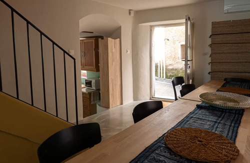 Venasque House | Exceptional view of Mont Ventoux. Charming house, cosy and friendly