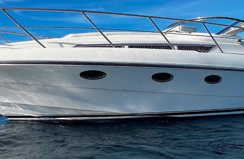 Cannes Old Town Boat Rental | Exclusive stay on a yacht in the old harbour in the center of Cannes