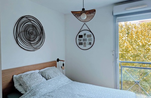 Aiguerelles Apartment | F2 garage,terrace,wifi,near town hall/train station/richter
