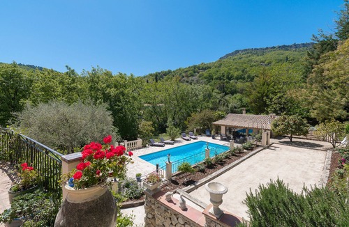 Le Bar-sur-Loup Villa | Family friendly Villa with salt water pool and large garden.