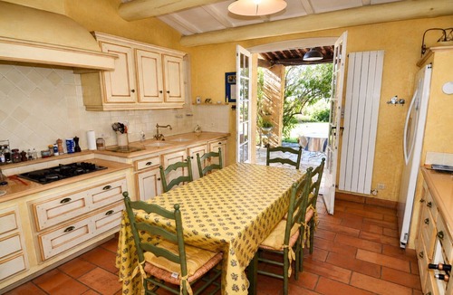 Pernes-les-Fontaines Villa | Family holiday villa with pool, large grounds and views of Mont Ventoux
