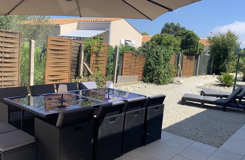 Dolus-d'Oleron House | Family home for up to 10 people, 15 min walk from the beach