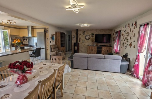 Mareau-aux-Bois Cottage | Family Retreat with Heated Pool, Garden, and Kids' Play Area