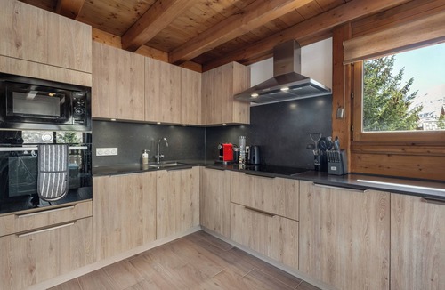 Les Menuires Ski Chalet | Fantastic Chalet with sauna, 120m From piste in the Three Valleys, Sleeps 12-14