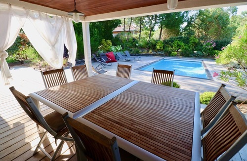 L'Herbe House | Fantastic house with pool between ocean and bay, modern and luxurious decor.