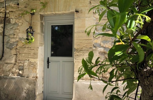 Caromb House | Farmhouse with a pool in the heart of the vineyards
