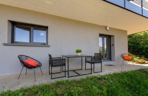 Saint-Jorioz Apartment | Filly du Lac - Appt rénové avec vue montagnes