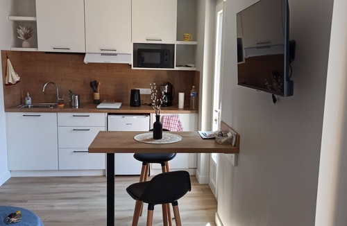 Quartier de France Apartment | Furnished studio "Les Sources