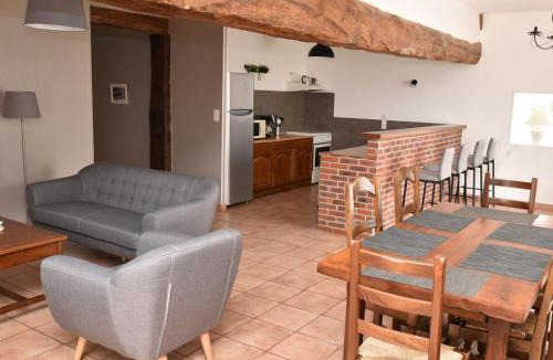 Cressanges House | Gîte avec grand jardin et terrasse à Cressanges - FR-1-489-78