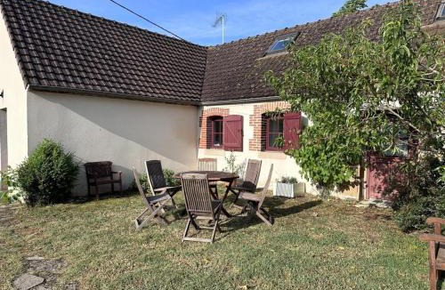 Toulon-sur-Allier House | Gîte confortable proche Moulins avec jardin & poêle à bois - FR-1-489-463