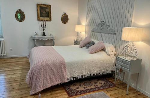 Souvigny House | Gîte de charme avec jardin paisible à Souvigny - FR-1-489-583