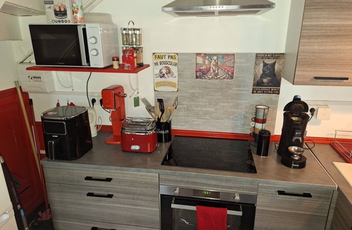 Saint-Brisson-sur-Loire Condo | Gîte de l'Olivier, furnished rooms, large living area and bar.