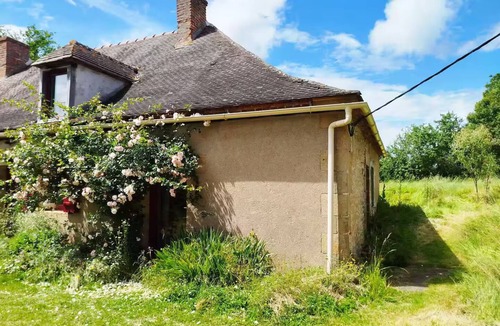 Agonges Cottage | Gîte des Fours – Rose Iris, Independence and Charm in Agonges