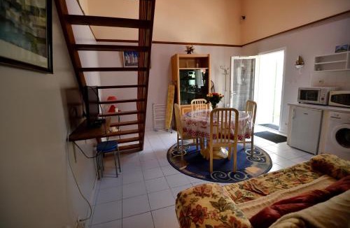 Bayon-sur-Gironde Apartment | Gîte du Plisseau