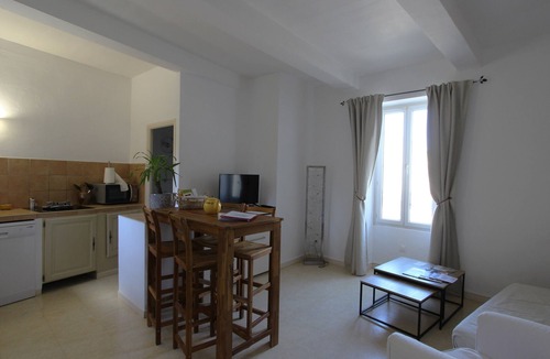 Cabrieres-d'Avignon Apartment | Gîte l'Arbousier 3* - 4 people - Gîtes Provence et Nature