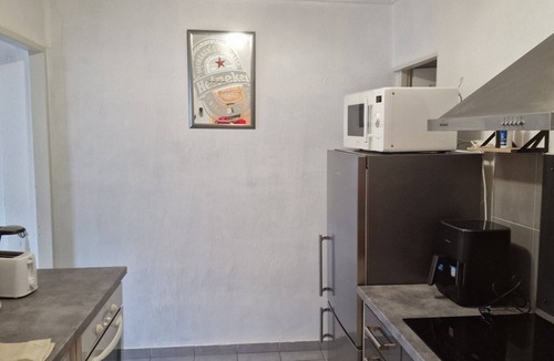 Mouries Apartment | Gîte Les Garrigues – Modern Comfort Near Les Baux-de-Provence, Sleeps 3