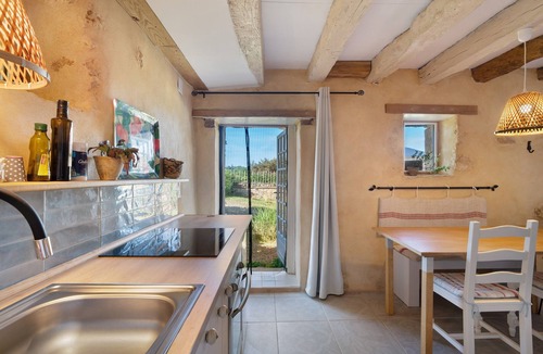 Savignac-de-Miremont House | Gîte Les Orchidées: Holiday Home with Shared Pool, Private Terrace, and Wi-Fi